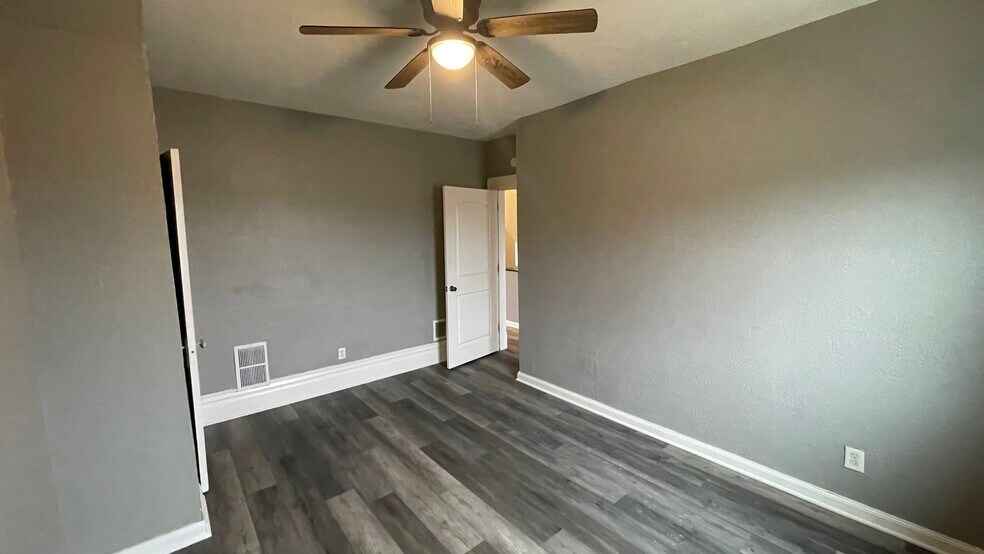 Building Photo - 2311 Grandview Ave