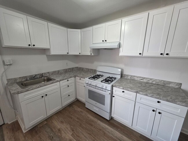 Building Photo - 1615 Lancaster Ave