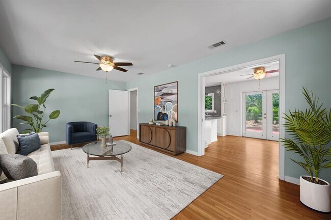 Building Photo - 4928 Strass Dr