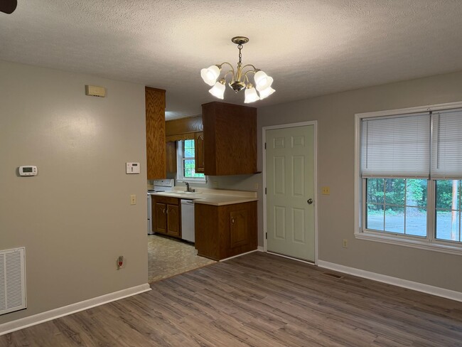 Building Photo - 4084 Friendship Rd