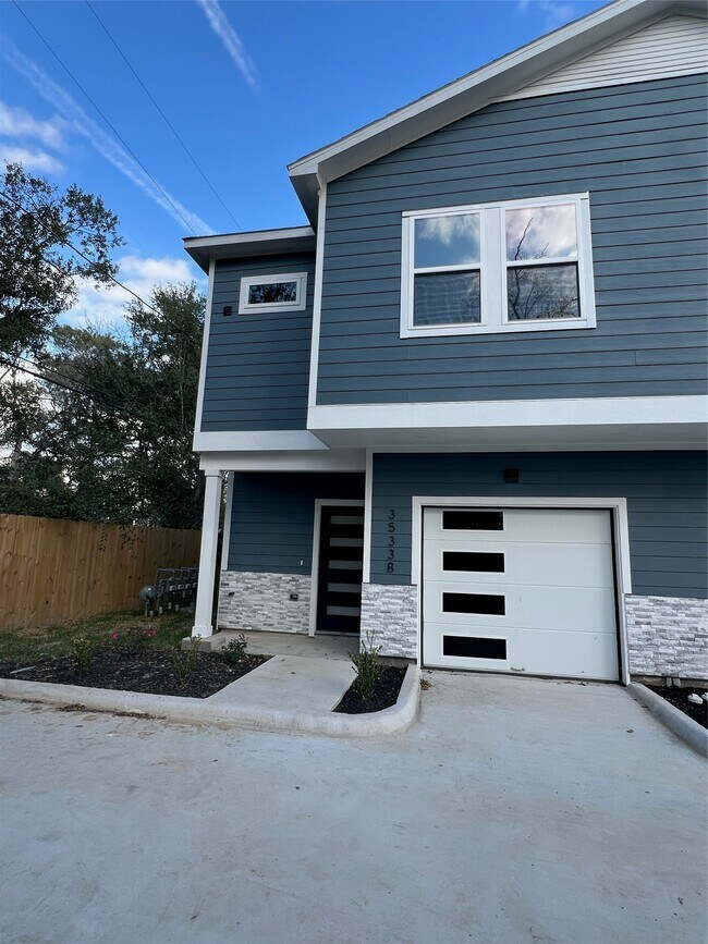 Building Photo - 3533 Alderfer St