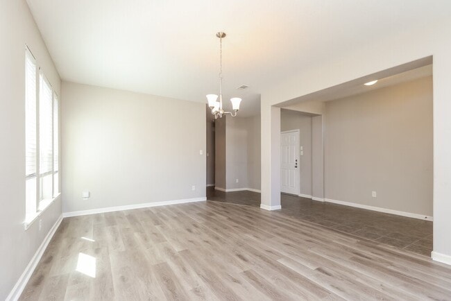 Building Photo - 443 Oak Chase Dr