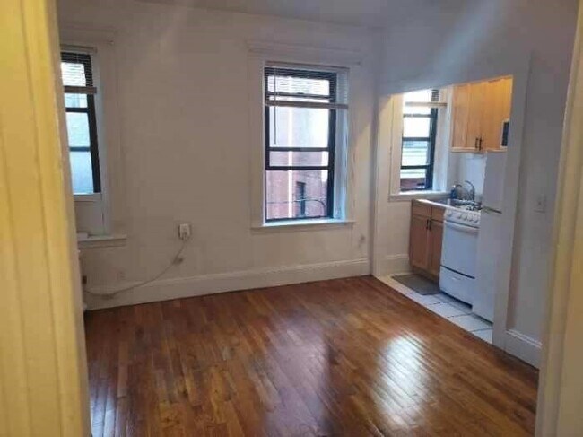 Building Photo - 39 Hemenway St