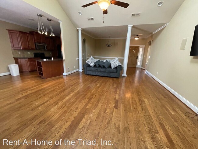Building Photo - 3 br, 2 bath House - 1921 A Strathmore Drive