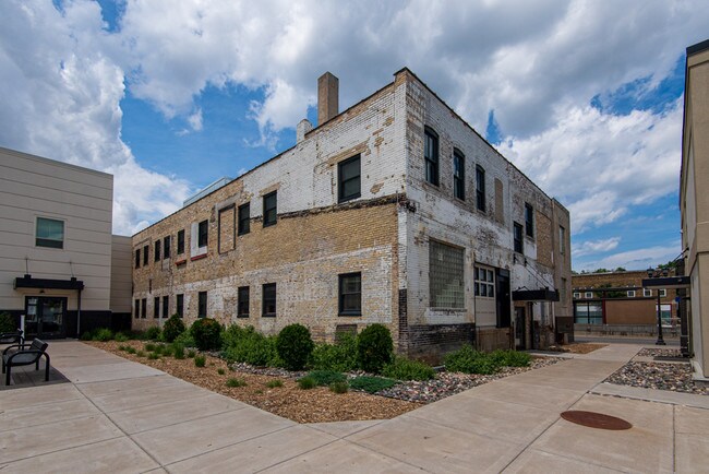 Building Photo - Western U Plaza