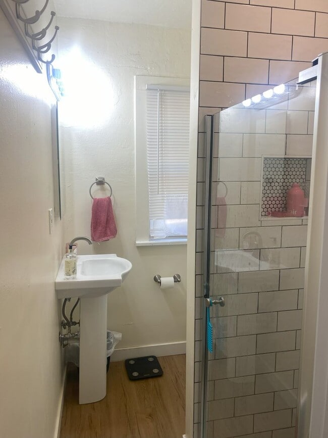 Building Photo - PRE-LEASE 4 BED 2 BATH – University Hill B...