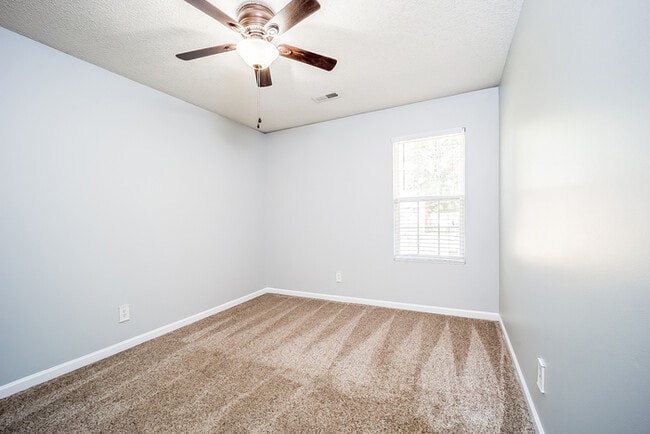 Building Photo - 102 Dartmouth Ct