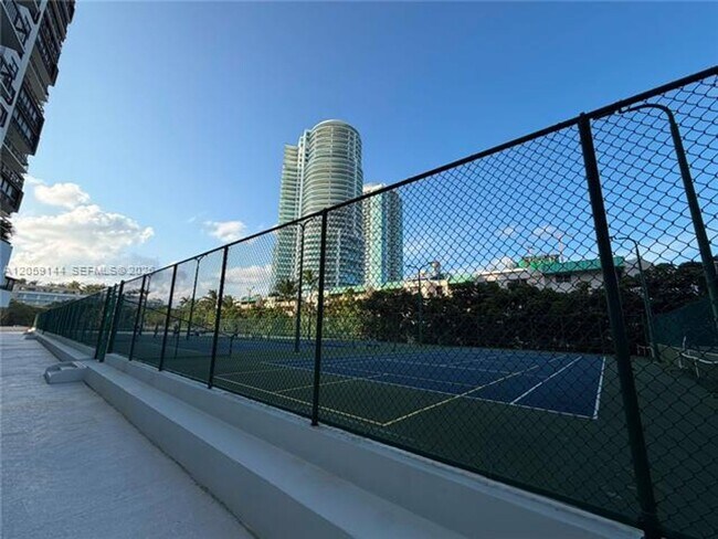 Building Photo - 2333 Brickell Ave