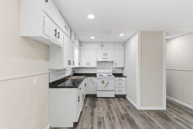 Building Photo - 2902 W Scott St