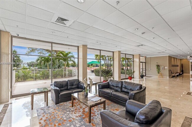 Building Photo - 400 Kings Point Dr