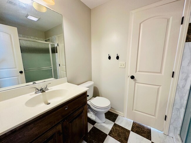 Building Photo - {20067} Custom Built Home in Woodland Mano...