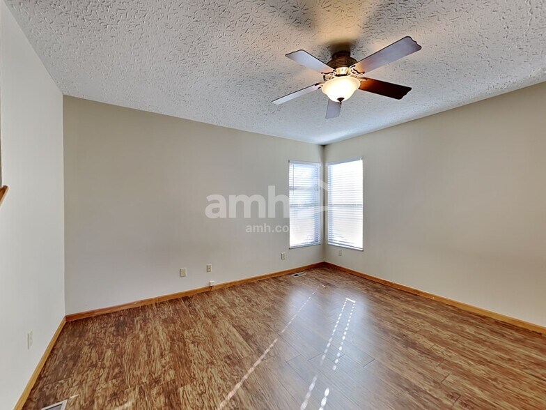 Building Photo - 8865 Kingsley Dr