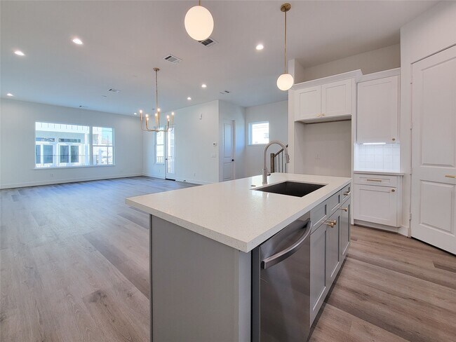 Building Photo - 7703 Earl Rudder Wy