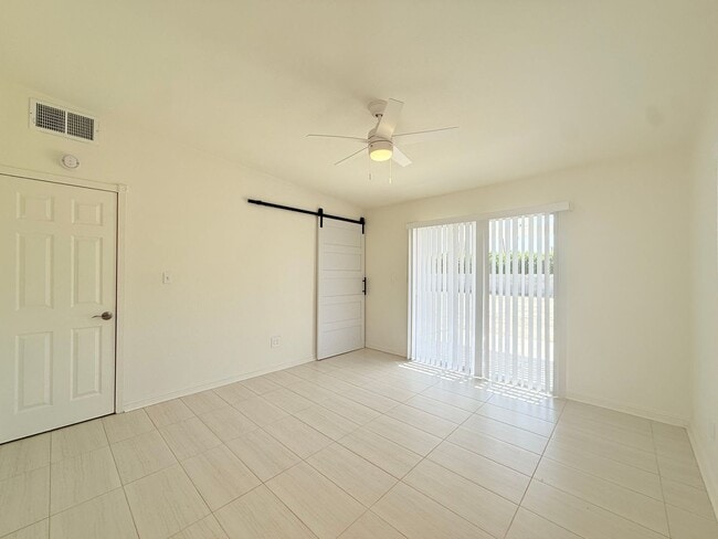 Building Photo - AVAILABLE NOW!! 3 BEDROOM 2 BATHROOM Home in Palm Desert!
