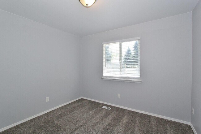 Building Photo - 2624 Manchester Dr