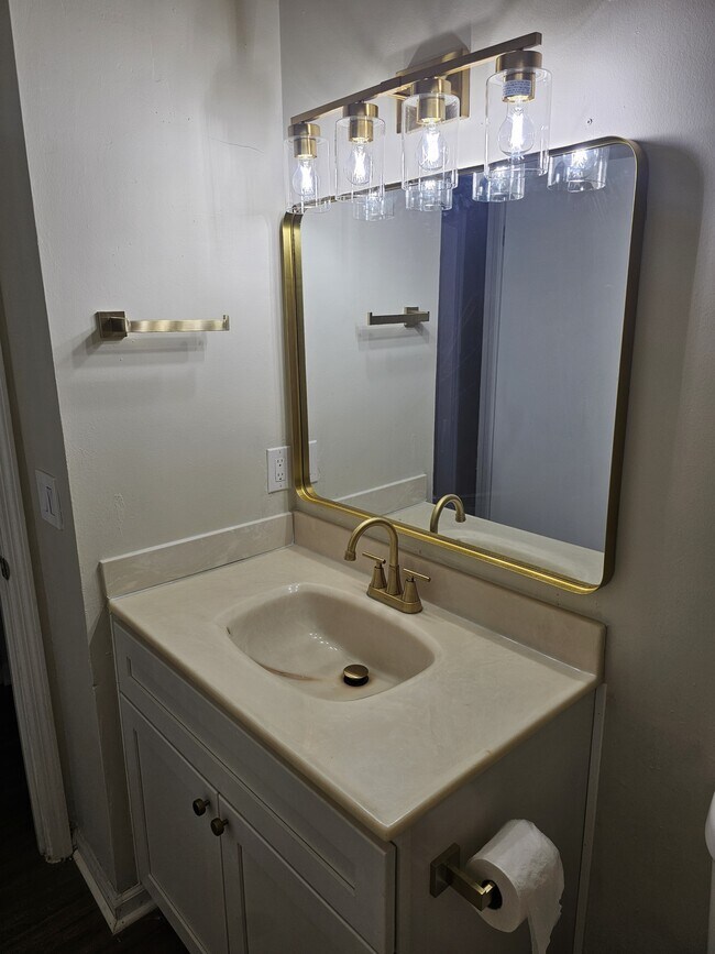 Building Photo - 5727 Lexington Dr