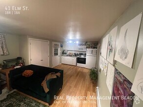 Building Photo - 41 Elm St W
