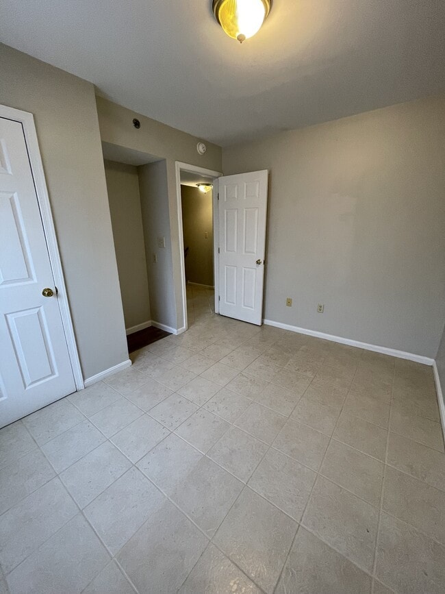 Building Photo - 1500 Iris Dr