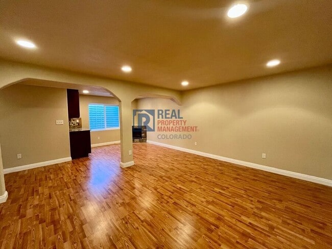 Building Photo - 10276 Deer Meadow Cir