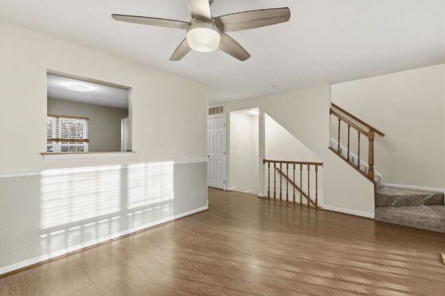 Building Photo - 335 Fullerton Pl