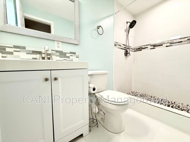 Building Photo - 1529 Culverhouse Dr