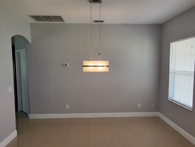 Building Photo - 2466 SW Mercer St