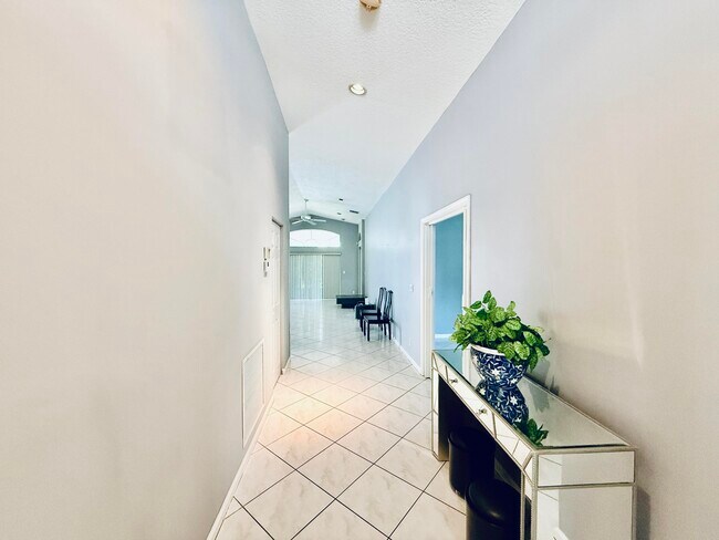 Building Photo - 10921 Royal Caribbean Cir