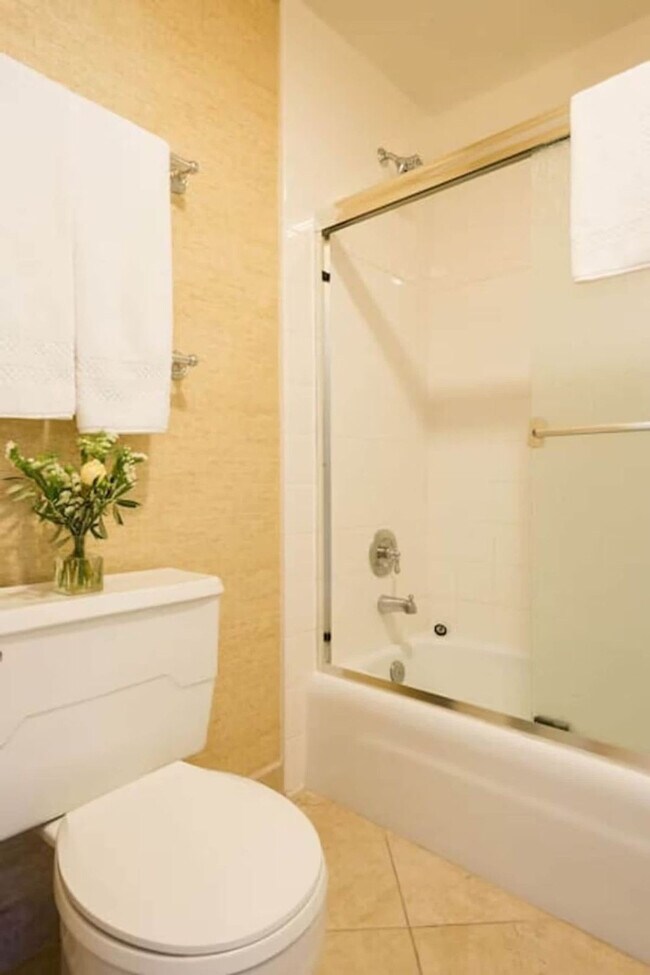 Building Photo - 662 Cottage Dr