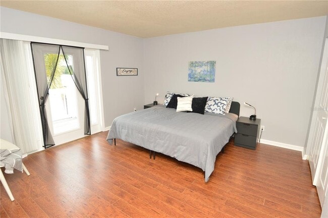 Building Photo - 3837 Pompano Dr SE