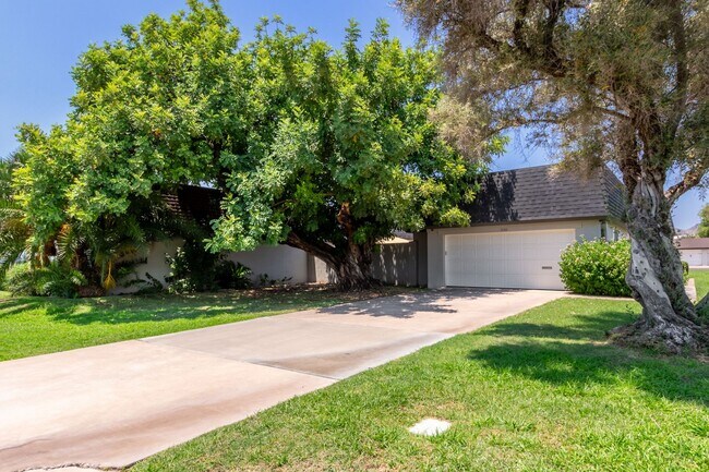 Building Photo - Spacious 2 Bed, 2 Bath Woodland Park Townhome