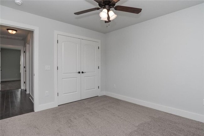 Building Photo - 4 Bed with LOFT!