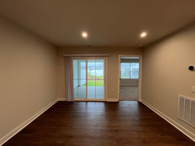 Building Photo - 4184 Farmfield Dr