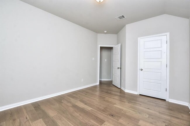 Building Photo - 409 Bluehaw Dr