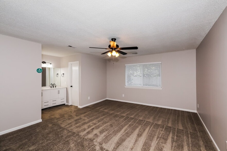 Building Photo - 6502 Woodthrush Dr