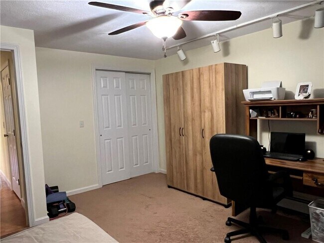 Building Photo - 29 Swan Ct