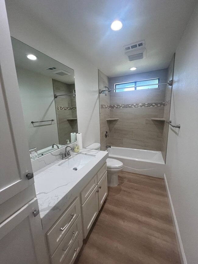 Building Photo - 4177 Villa Dr