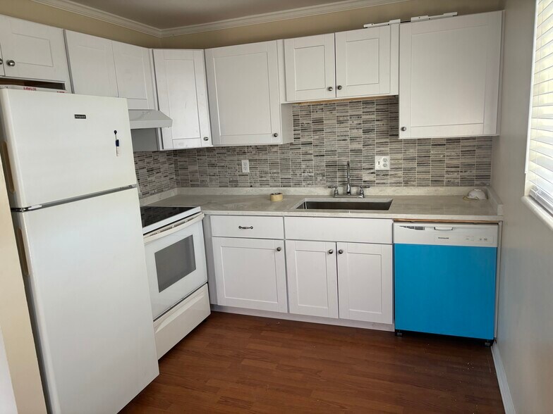 Building Photo - 2929 SE Ocean Blvd