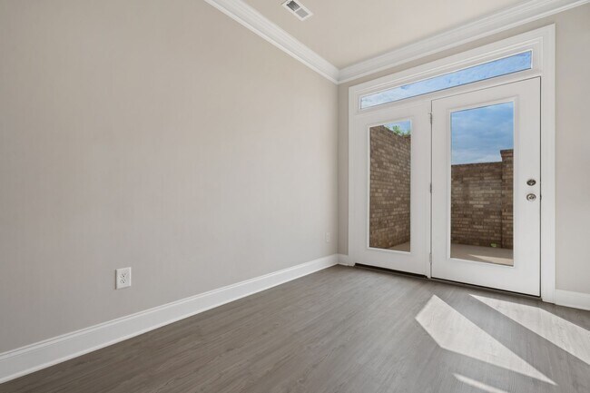 Building Photo - Available NOW! 2BR/2.5BA Townhouse in Mebane