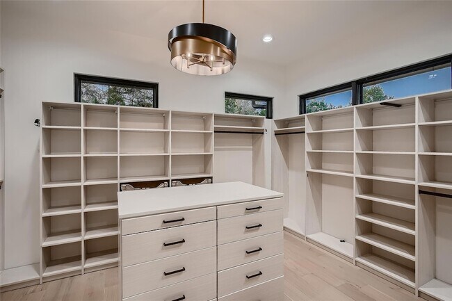 Building Photo - 6412 Lantern View Dr