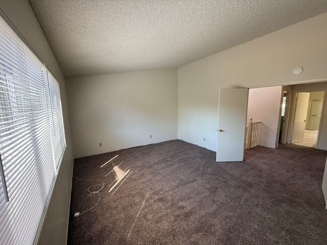 Building Photo - Browns Valley 3 Bedroom 2.5 Bath 2 Story w...