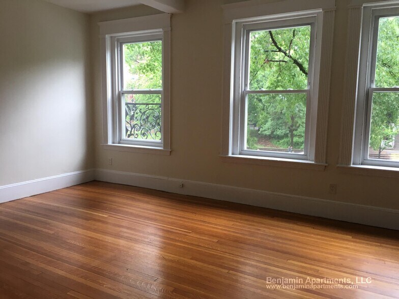 Building Photo - 1489 Beacon St