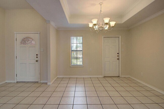 Building Photo - 3805 Julia Cir