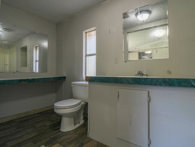 Building Photo - Beautifully Updated 3BR/2BA Trailer in Mus...