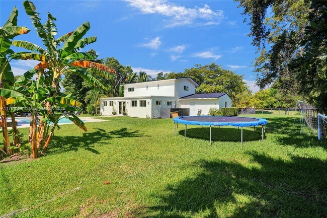 Building Photo - 17505 SW 90th Ave