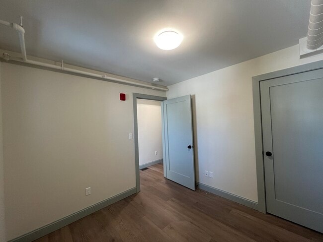 Building Photo - 160 Seabury St