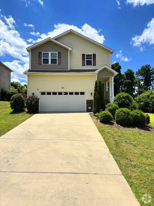 Building Photo - 3 Bedroom Home in Downtown Southern Pines!
