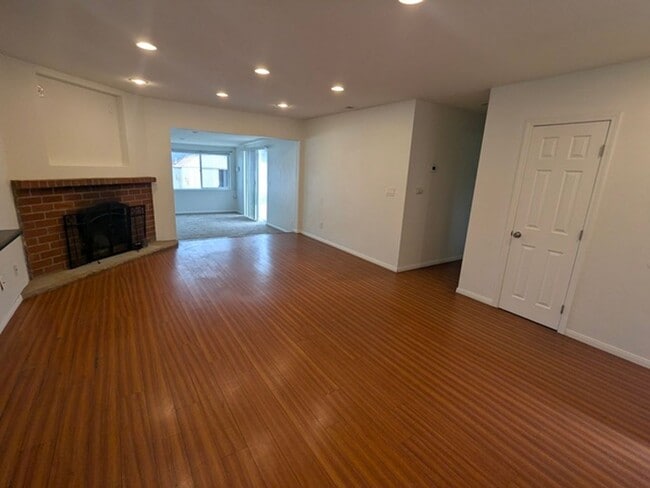 Building Photo - 4 Bed / 3 Bath with bonus room - Single Story Home in El Cajon