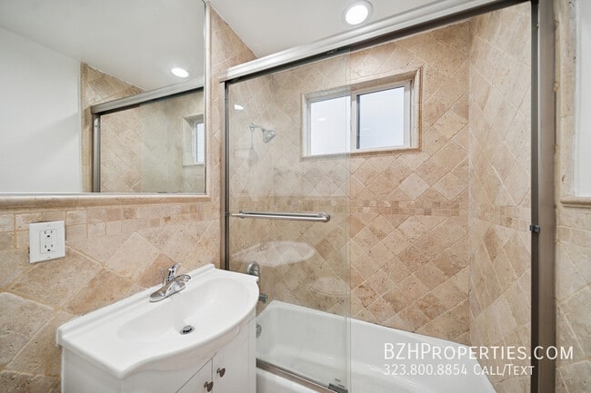 Building Photo - 710 Westmount Dr