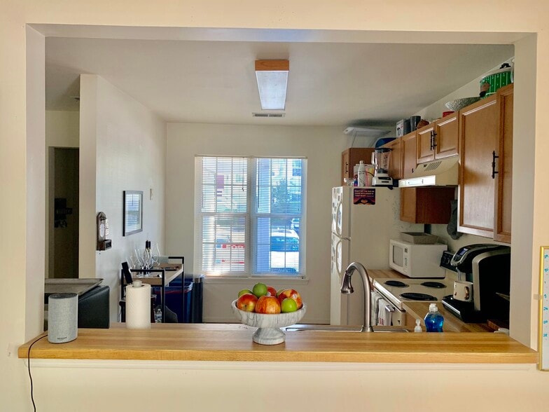 Kitchen - 2920 Yarling Ct