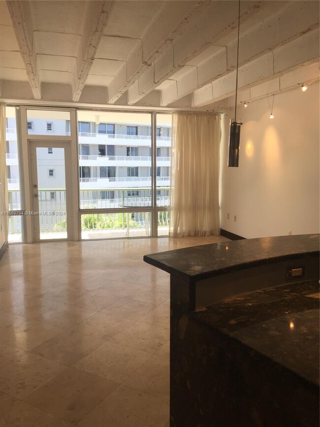 Building Photo - 1408 Brickell Bay Dr